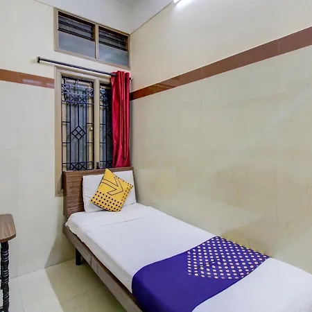 Spot On 75643 Golden Guest House